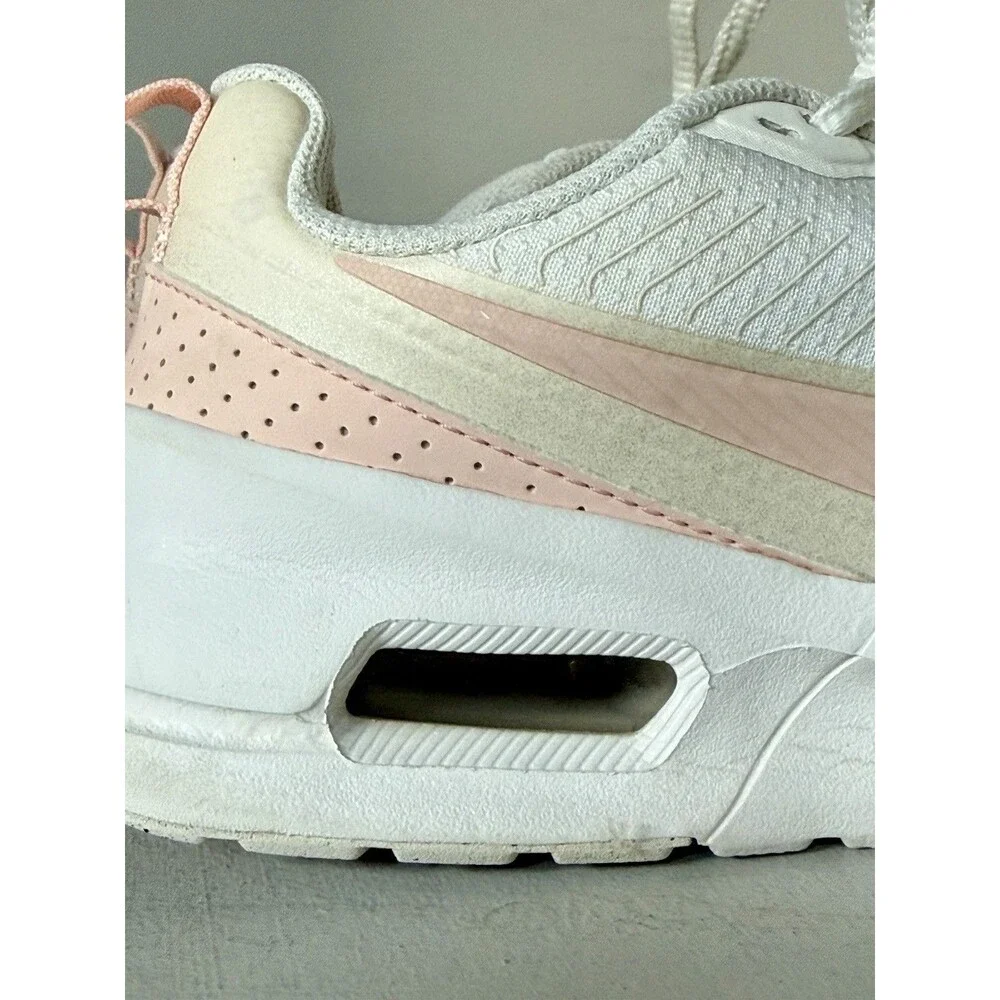 Woman's Athleisure Nike Air Max Nuaxis Sneaker Size 8 Cream White Peach